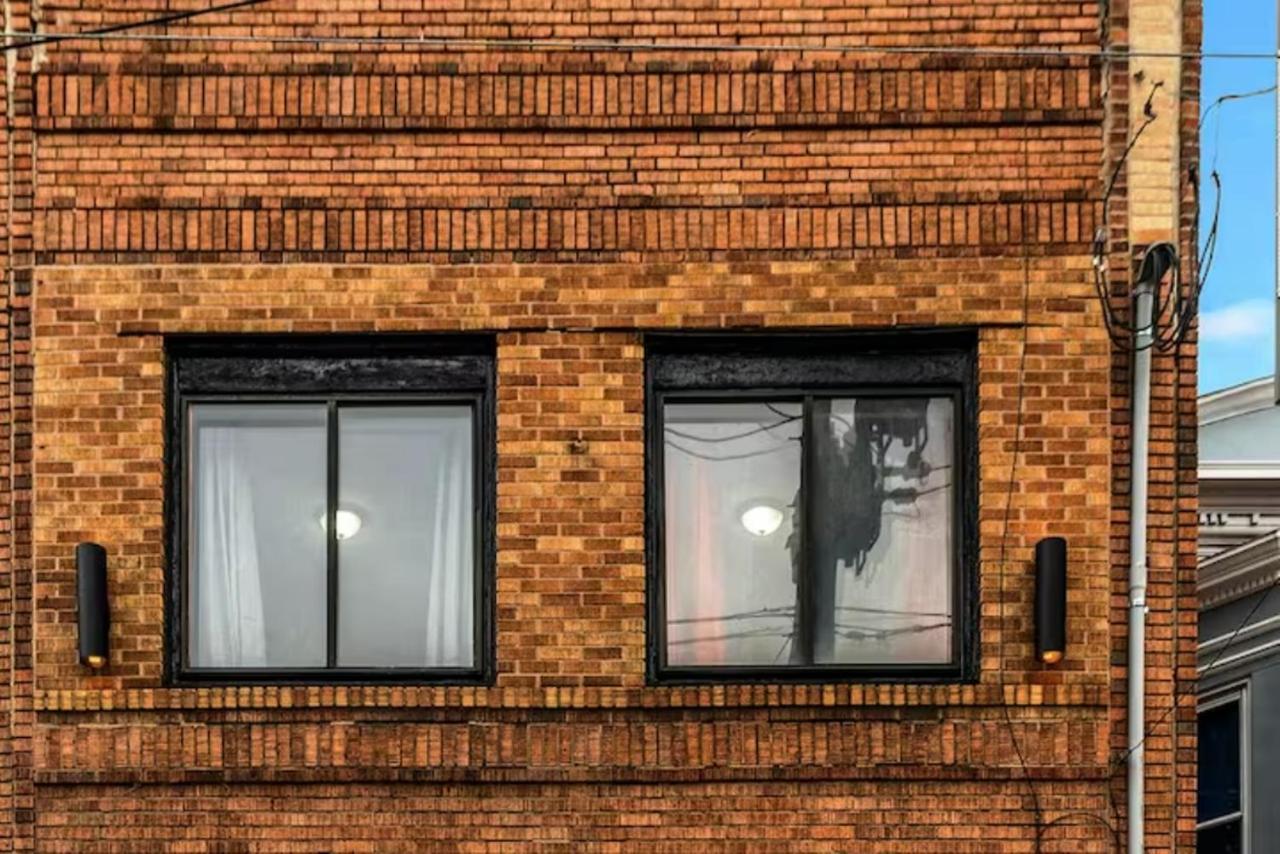 Urban Chic Near Center Apartment