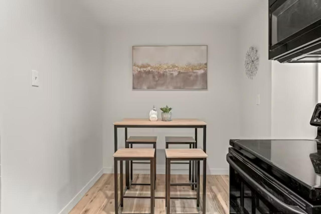 Urban Chic Near Center Apartment *