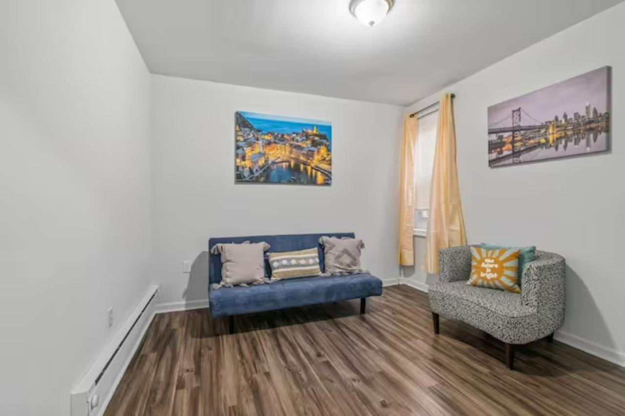 Urban Chic Near Center Apartment