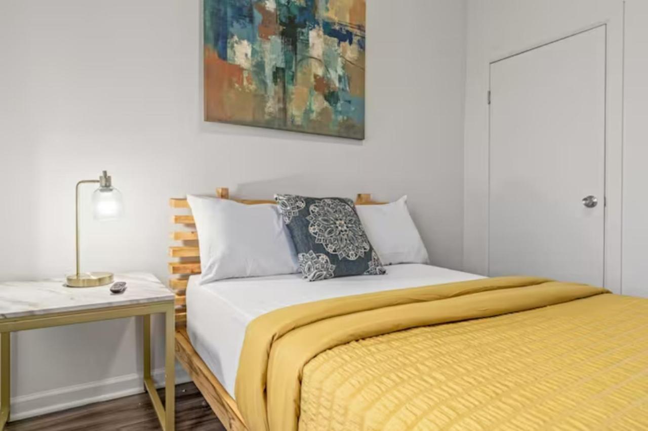 Urban Chic Near Center Apartment *