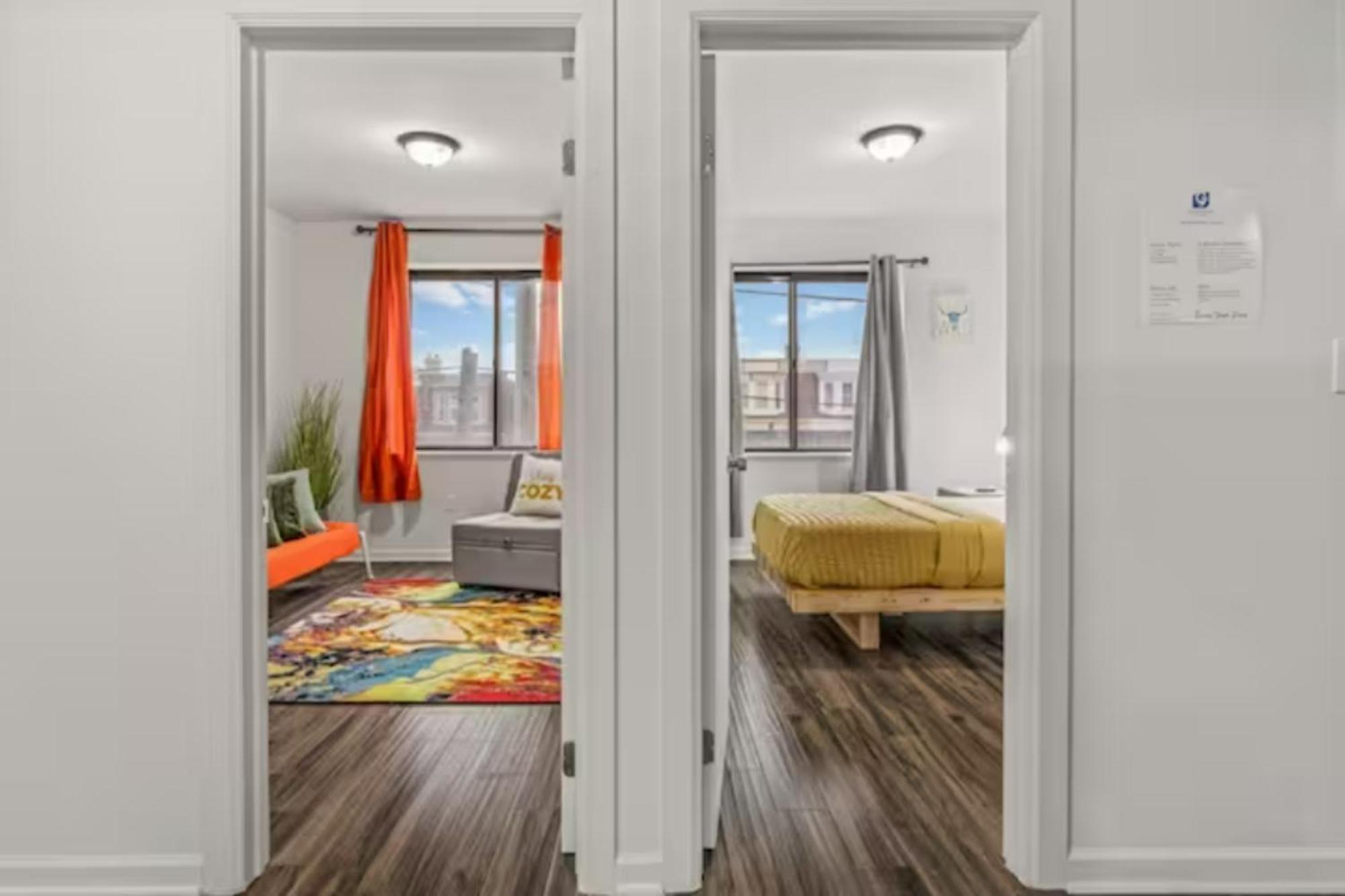 Urban Chic Near Center Apartment *