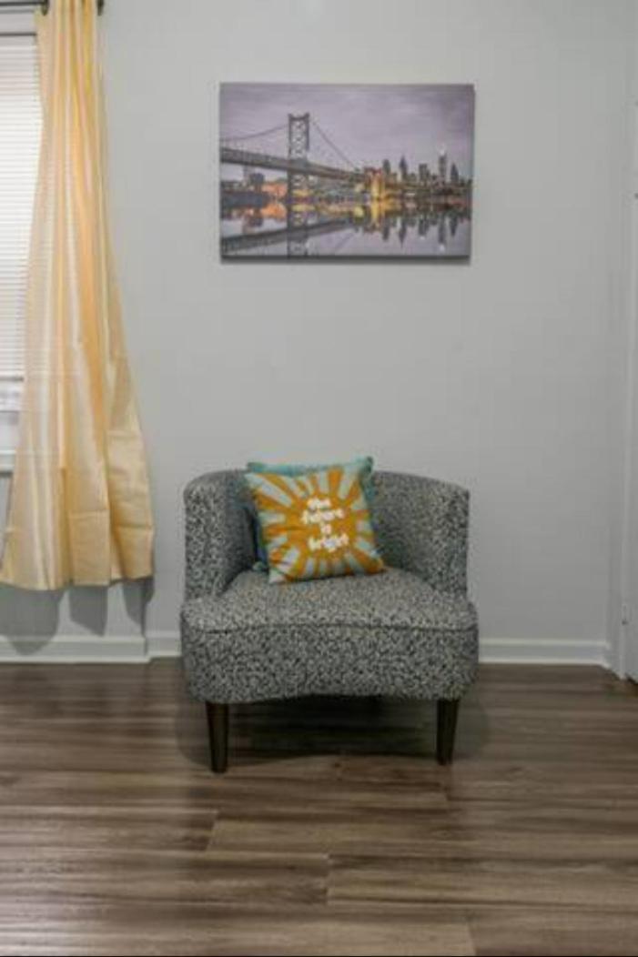 Urban Chic Near Center Apartment *