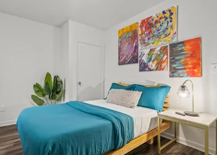 Urban Chic Apartments Near Center City