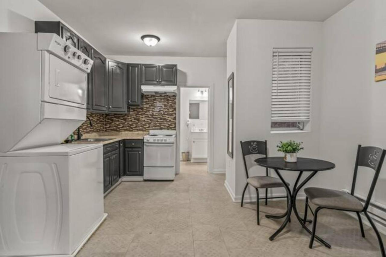 Urban Chic Near Center Apartment *